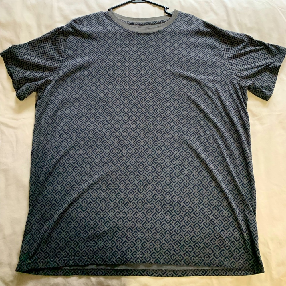 Men’s 2XL casual Short sleeve tee shirt/ Color-Gray/ In great condition